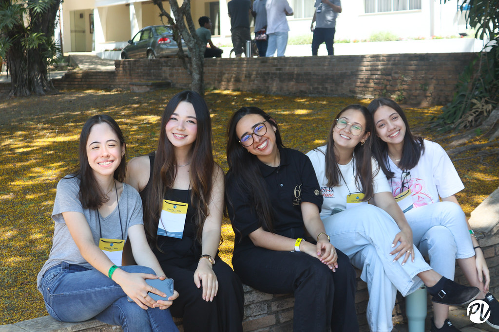 Mariana com amigas no início da jornada